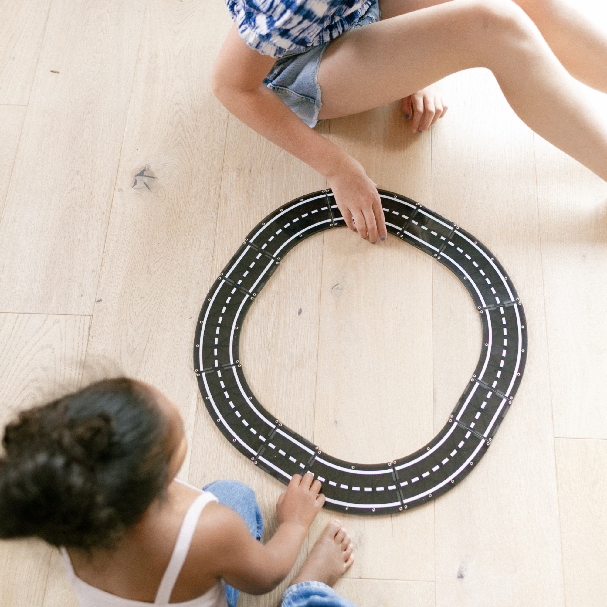 Example of MAGNA-TILES® XTRAS: Roads 12-Piece Set build